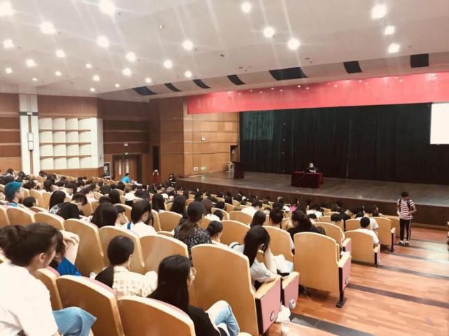 2021年医师节致敬医者5分钟,中医医师节致敬医者5分钟