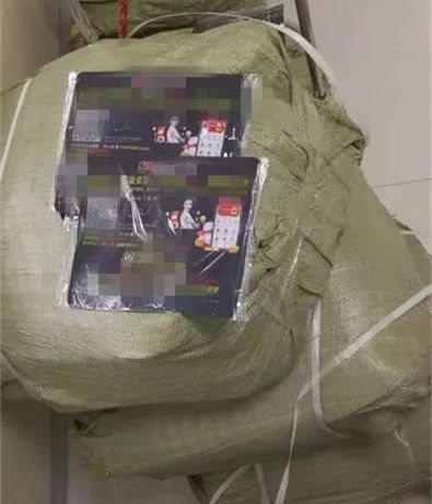 太疯狂！赌博广告做上鼠标垫竟然还敢堂而皇之派送...