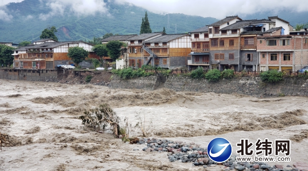 暴雨袭击的预案,暴雨夜袭冲垮民居