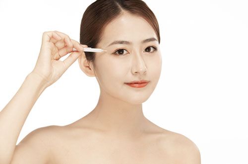 如何消除脸上皱纹黑眼圈,脸上的痘印黑眼圈怎么遮