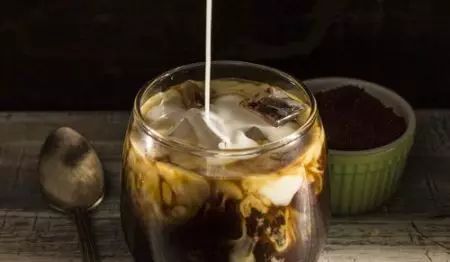 喝星巴克有好处吗,星巴克冷萃咖啡含酒精么