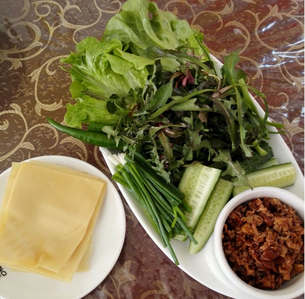 东北蘸酱菜到底有多野,东北为什么喜欢吃蘸酱菜