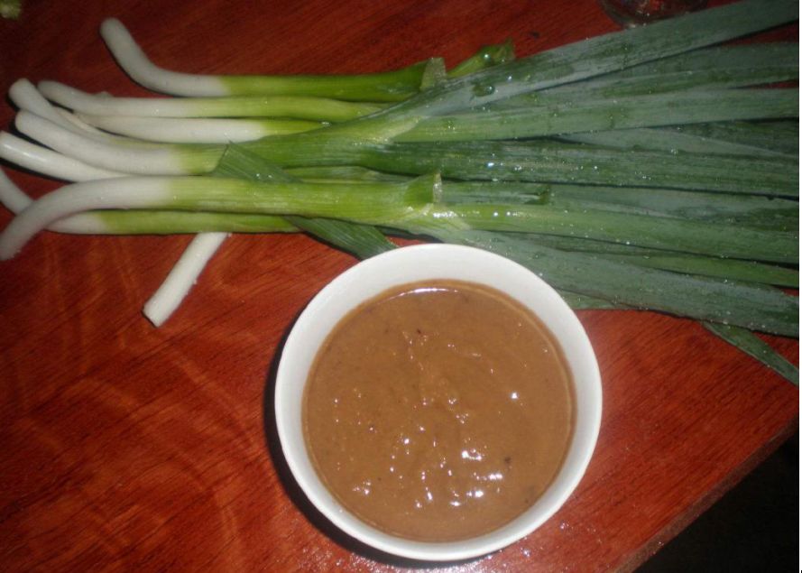 东北蘸酱菜到底有多野,东北为什么喜欢吃蘸酱菜