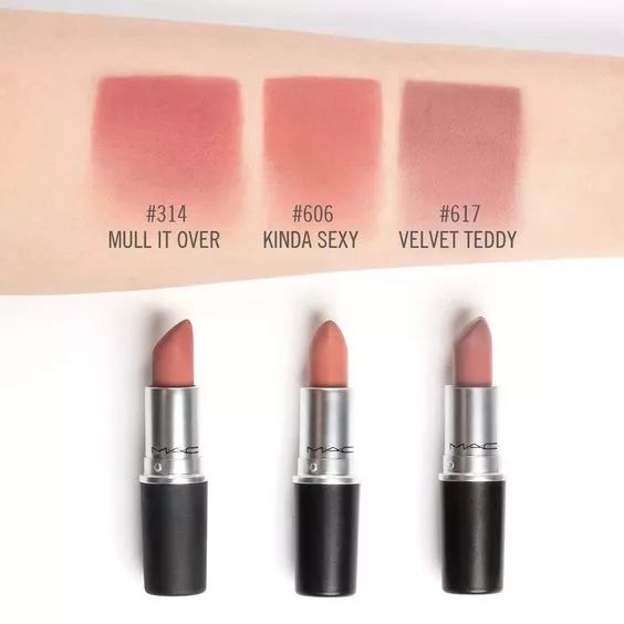 涂口红下嘴唇内侧无法上色,嘴唇像涂口红一样怎么回事