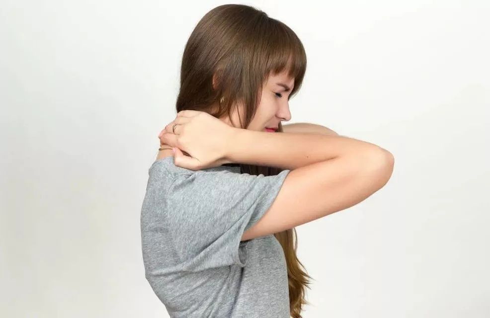 脖子吞咽有梗阻感是甲状腺结节吗,甲状腺结节疼伴心绞痛