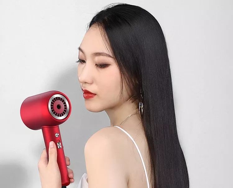 戴森顺滑直发,戴森适合吹毛躁发质吗