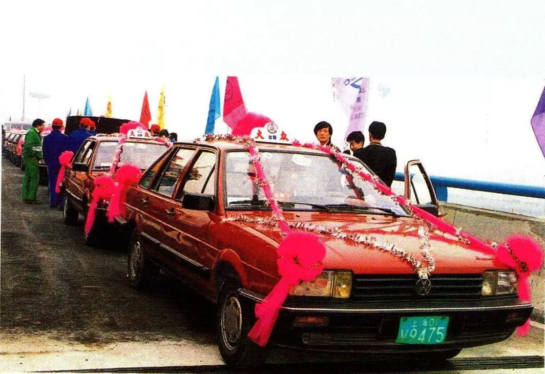 壮丽七十年的发展,70年代的上海交通牌汽车