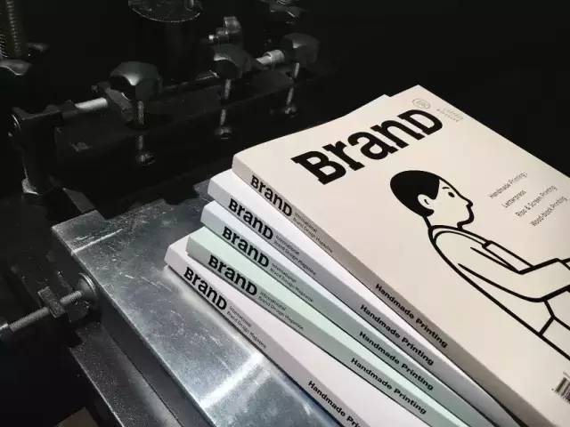 喜茶logo的鼻祖竟然是他？！20年只画简笔画，笔下的小人个个“冷漠脸”，却让无数网友沦陷