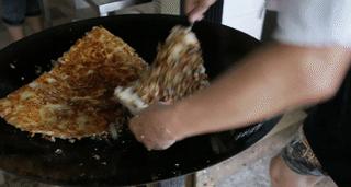 武汉：一碗热干面杀百鬼，一锅豆皮烫神仙