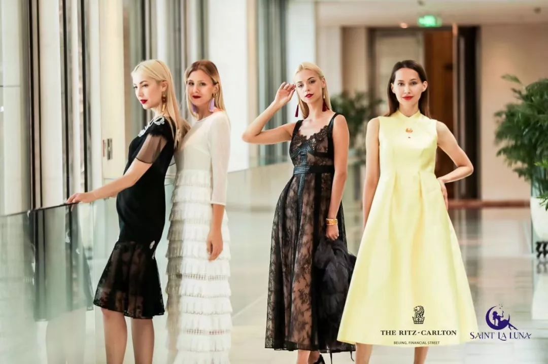 北京金融街丽思卡尔顿酒店携手“SAINTLALUNA”女装举办“云影·丝罗”早秋艺术高定发布