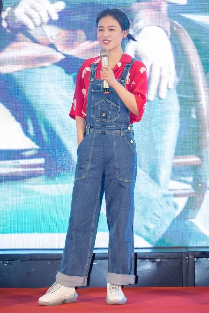 牛仔外套怎么搭配显瘦,落肩牛仔外套显人胖还是显瘦