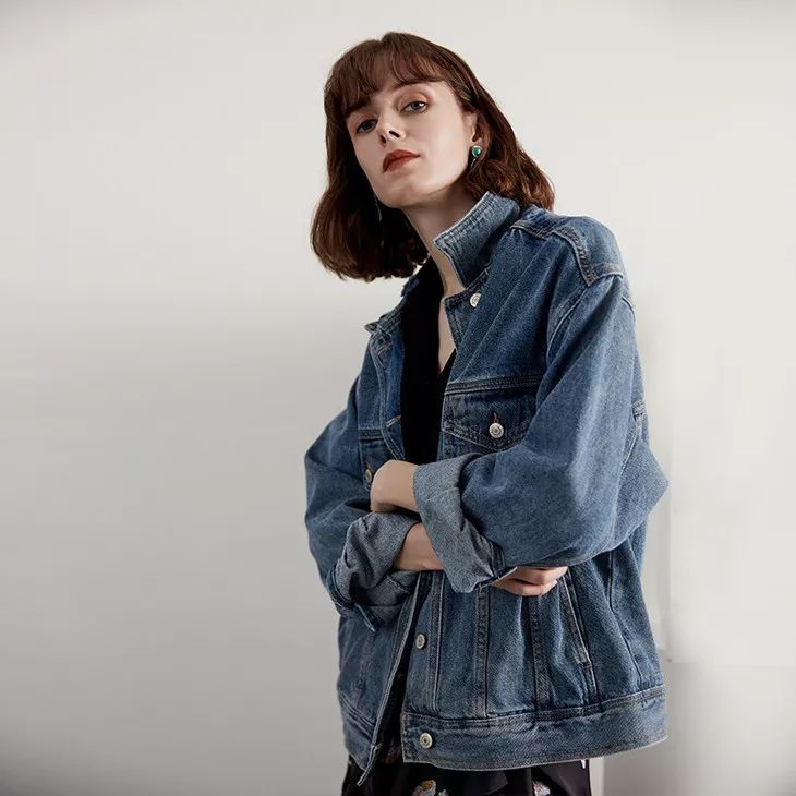 牛仔外套怎么搭配显瘦,落肩牛仔外套显人胖还是显瘦