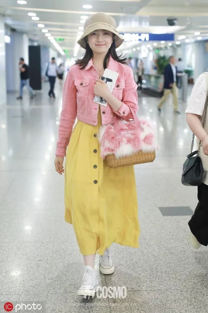 牛仔外套怎么搭配显瘦,落肩牛仔外套显人胖还是显瘦