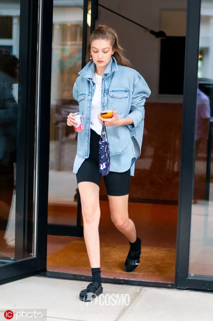 牛仔外套怎么搭配显瘦,落肩牛仔外套显人胖还是显瘦