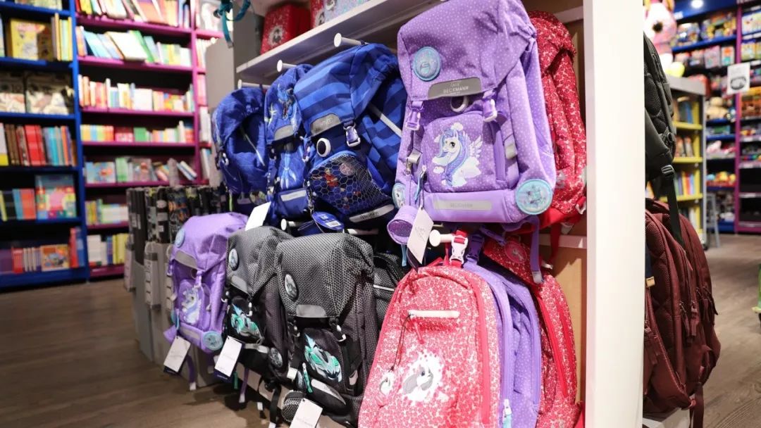 我是男孩，我喜欢紫色书包！一位挪威妈妈的刷屏日记