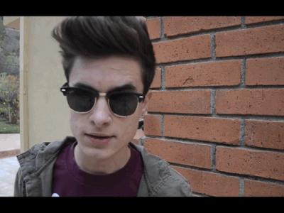 把烟掐了给你面子,烟给我掐了