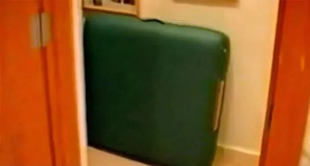 美国自杀亿万富翁豪宅视频曝光，惊现“妈咪”及未成年*奴性**裸照