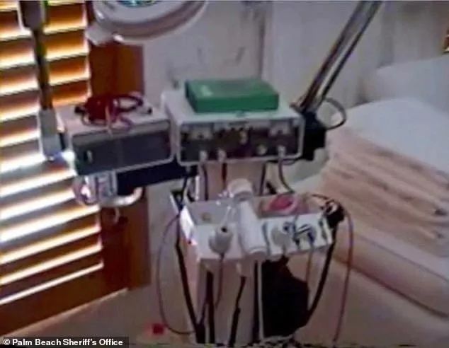 美国自杀亿万富翁豪宅视频曝光，惊现“妈咪”及未成年*奴性**裸照