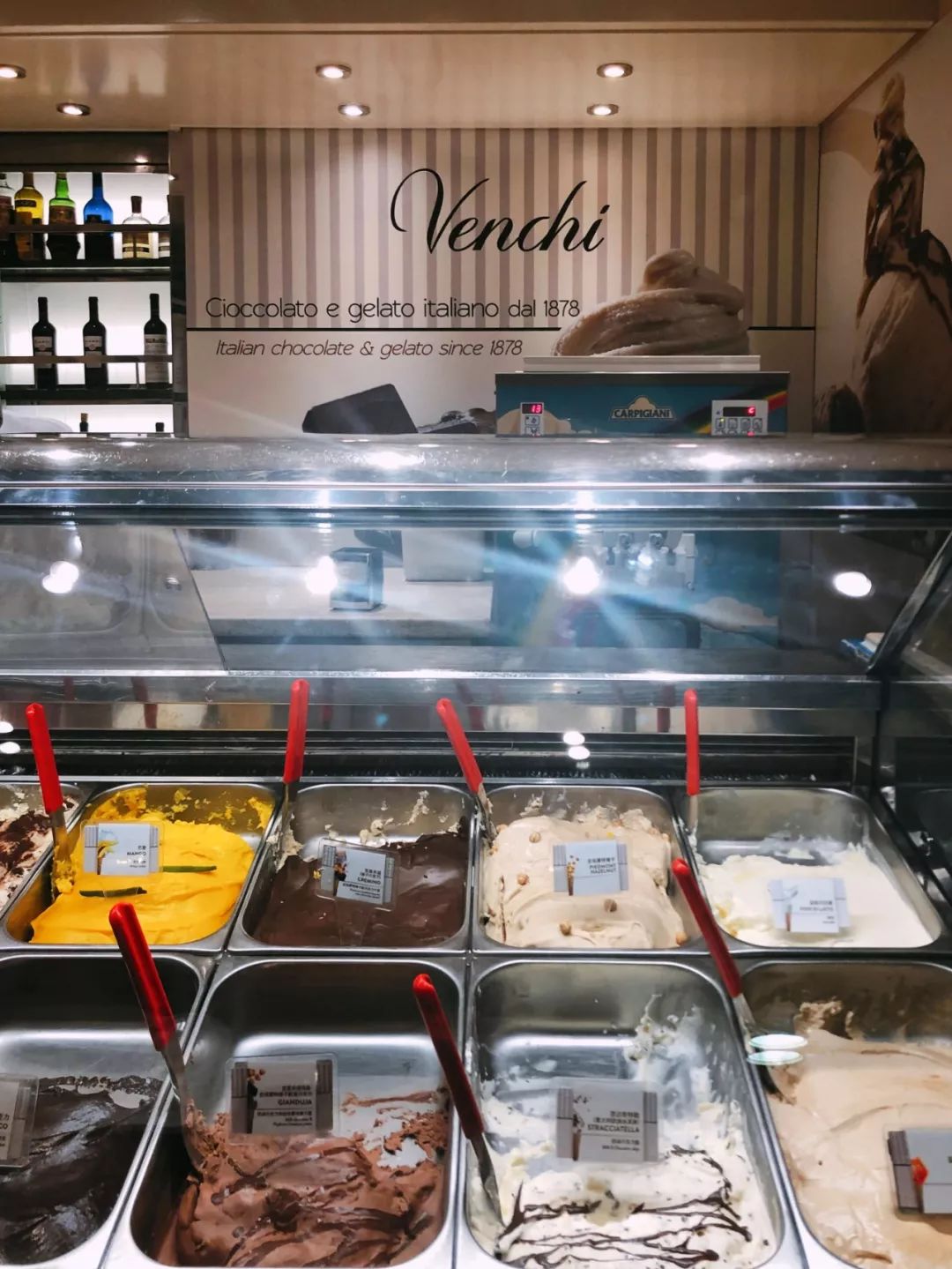 镶嵌47400颗水晶的楼梯花2千万登上这艘船的20万人都来打卡拍照