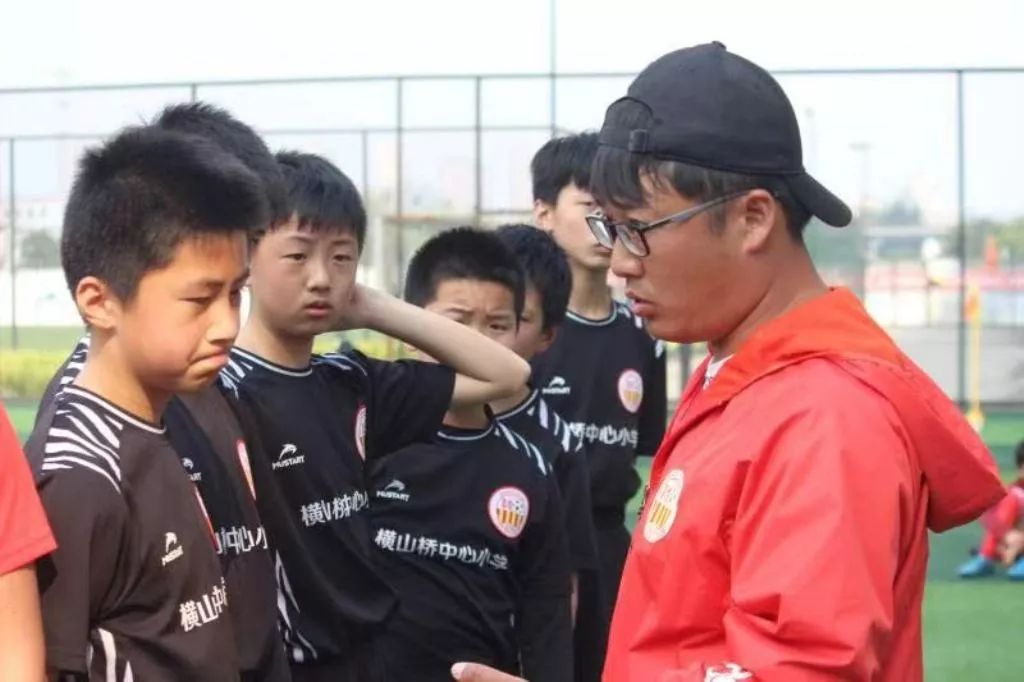 常经开“穆里尼奥”，校园足球点燃学子们的绿茵梦！