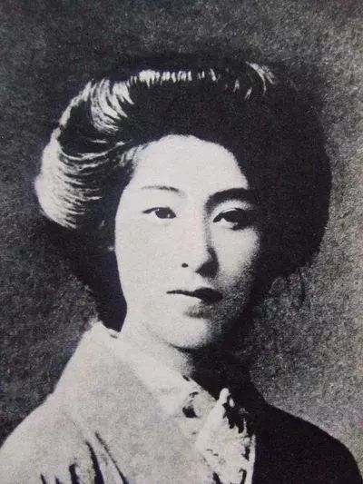 日本首相一年工资,日本首相的工资以及补贴