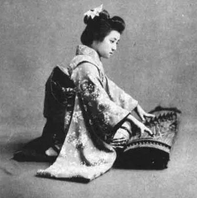 日本首相一年工资,日本首相的工资以及补贴