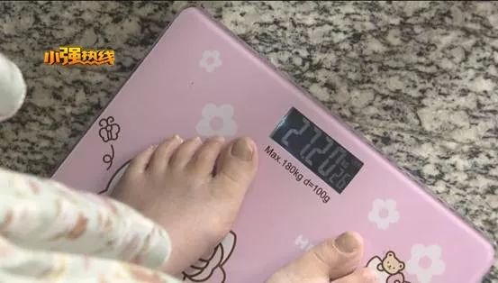 生下一对儿女后只剩54斤她怎么成了“纸片人”？