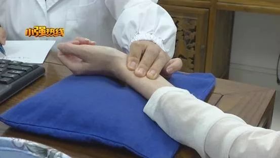 生下一对儿女后只剩54斤她怎么成了“纸片人”？