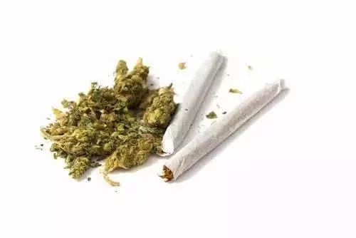 这“代购”的代价有点大！“瘾君子”跑腿2次将自己送进了高墙