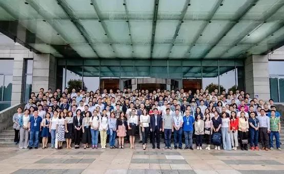 蜂窝车联（C-V2X）工作组第十次全体会议召开，探讨车联网产业化关键问题