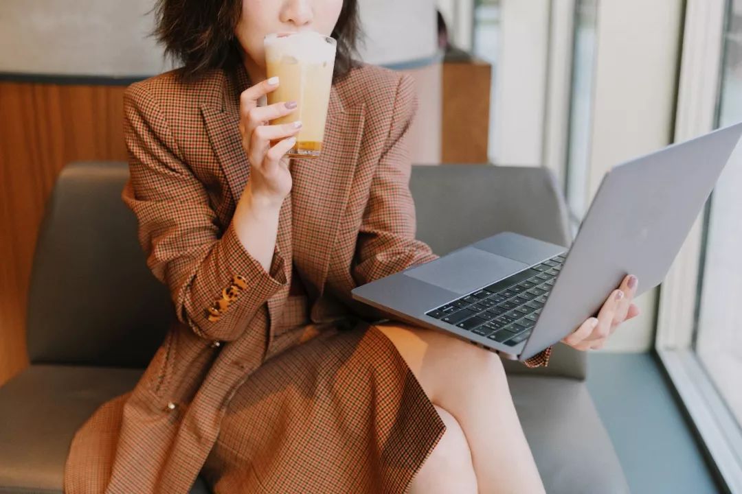 秋季灵感碰瓷-今年没有一件这样的「南瓜色」单品，都不算秋天