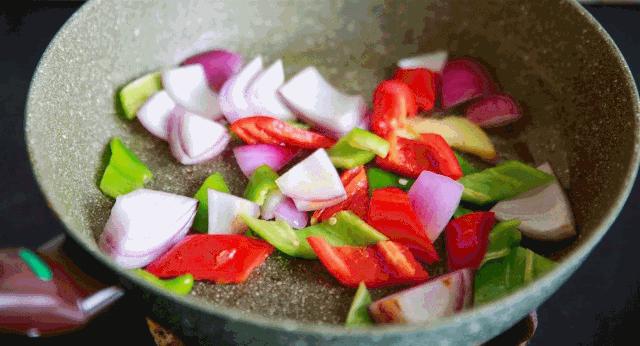 铁锅怎么养锅才不粘锅,熟铁锅怎么养才不粘锅