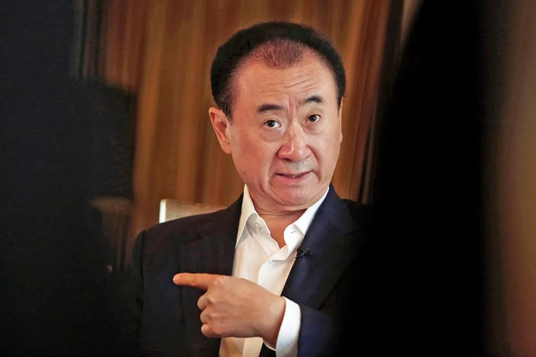 王健林搞足球踢赢了给多少钱,王健林什么时候退出足球的