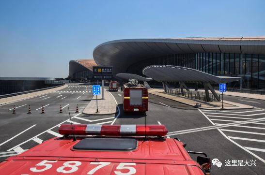 大兴机场帅气值机小哥哥,北京机场小哥哥