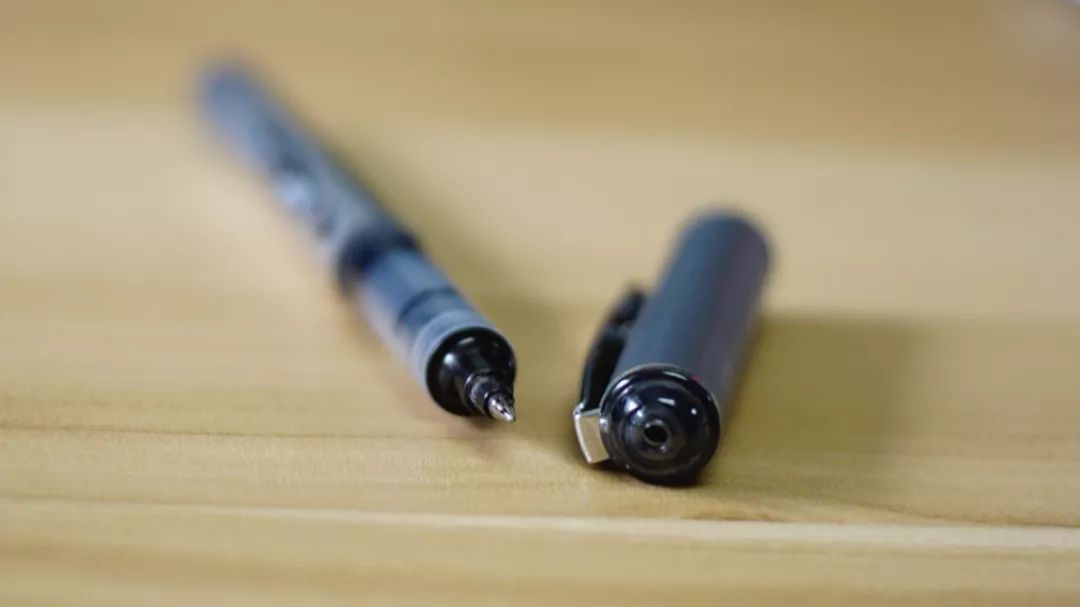 笔帽上的“救命孔”你竟然不知道?这样选圆珠笔才安全→