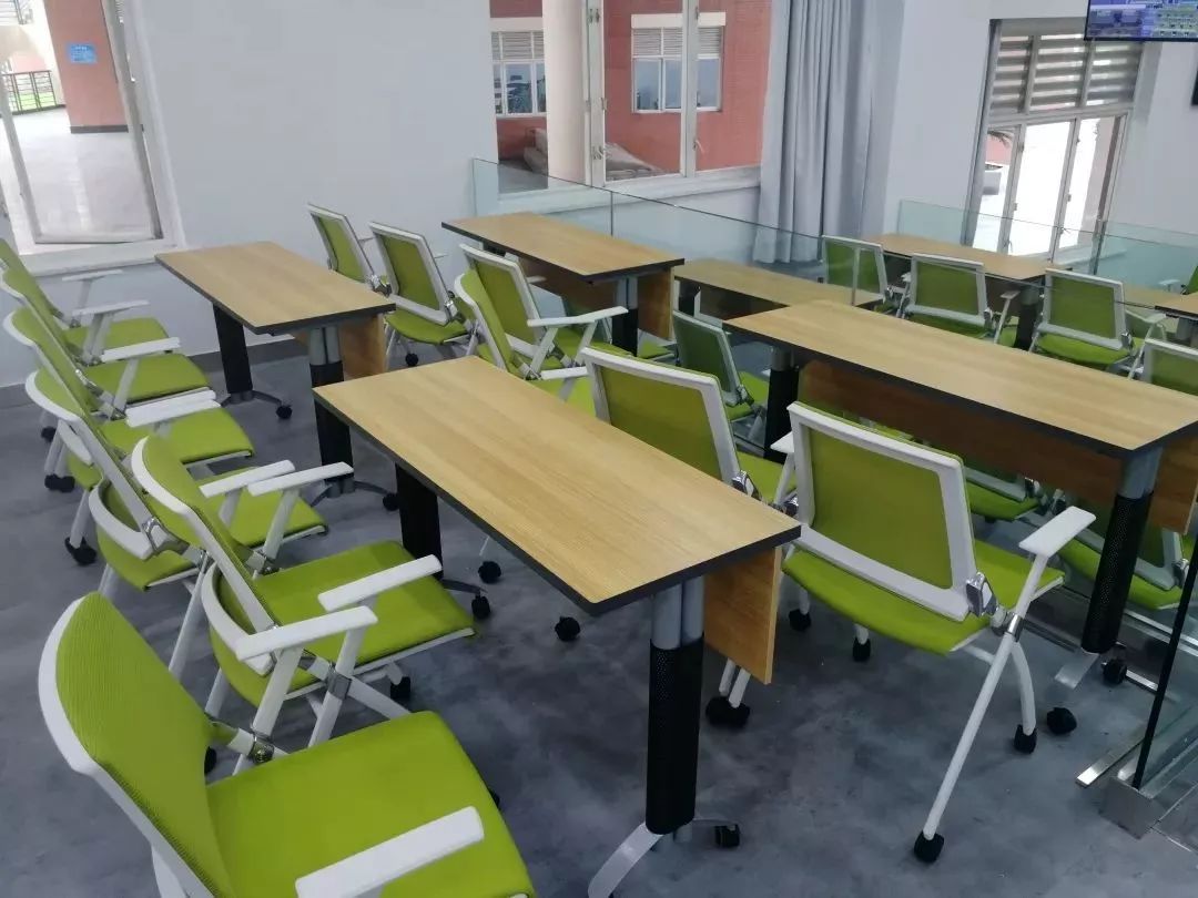 科技感爆棚的教室,科技感十足教室