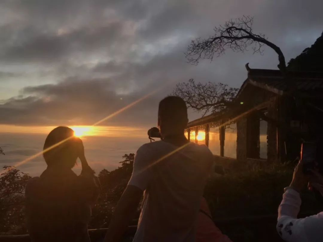 “三清赏明月，天涯共此时”，三清山女神邀你共度月圆之夜！