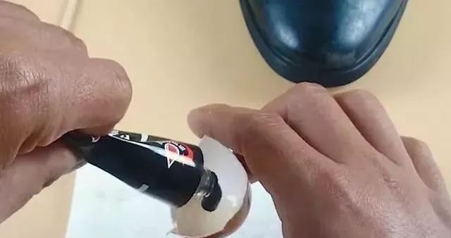 皮鞋破皮小妙招,黑色皮鞋擦破皮怎么修复