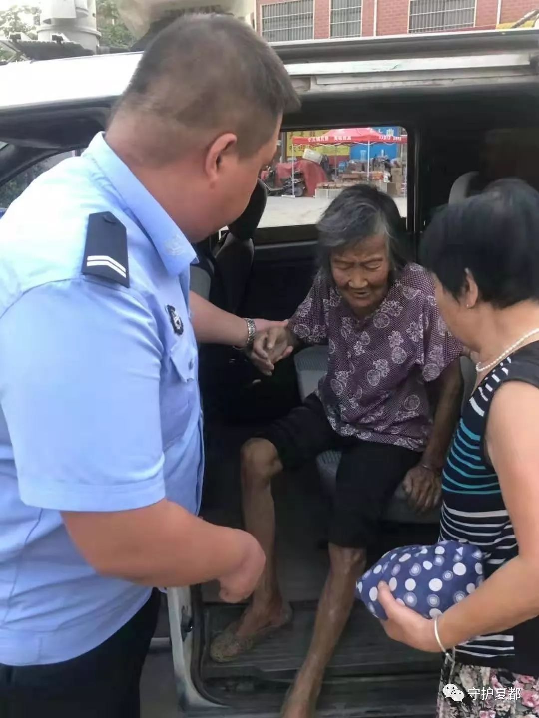 老人走失警察说管他什么事,民警对走失老人的提醒