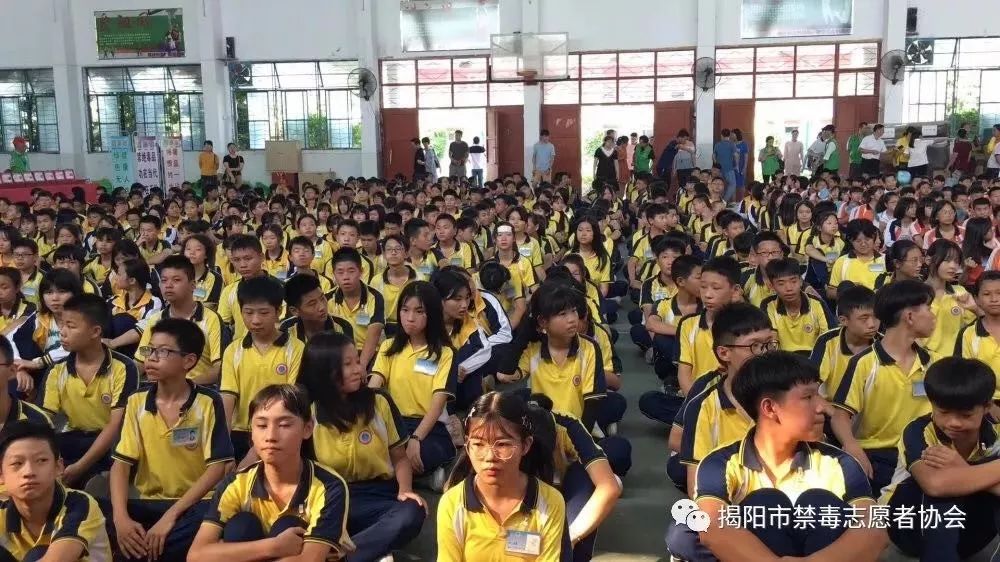 禁毒宣传进万家,禁毒大队进村开展禁毒宣传