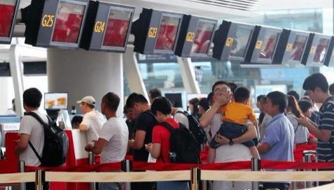 机场安检员拿的东西,机场安检哪些食品要拿出来