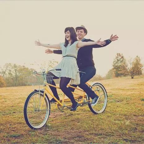 自行车是怎样保持平衡的,自行车保持平衡的原因