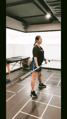 太猛了！杭州37岁孕妈火上抖音！举60斤杠铃，每天跑5公里，预产期当天还在健身房……