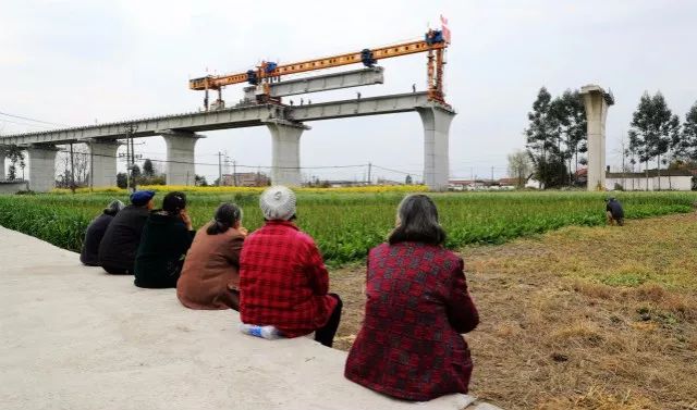 什邡，我想和你谈一辈子恋爱