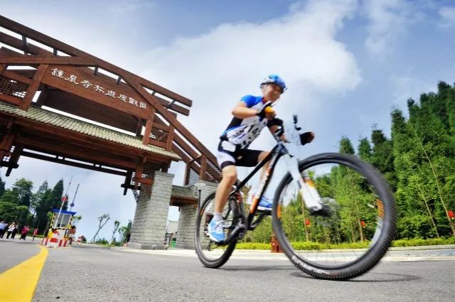 什邡，我想和你谈一辈子恋爱