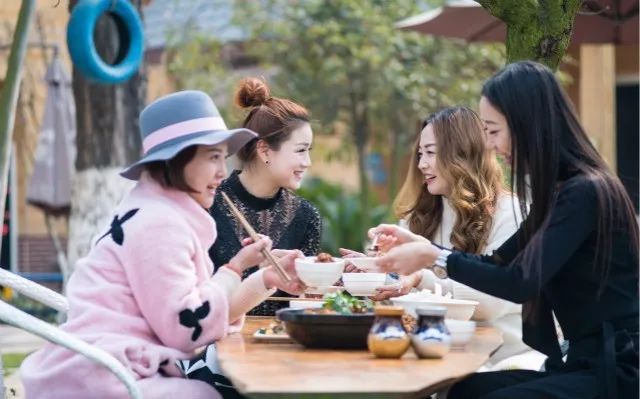 什邡，我想和你谈一辈子恋爱