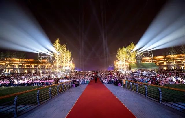 什邡，我想和你谈一辈子恋爱