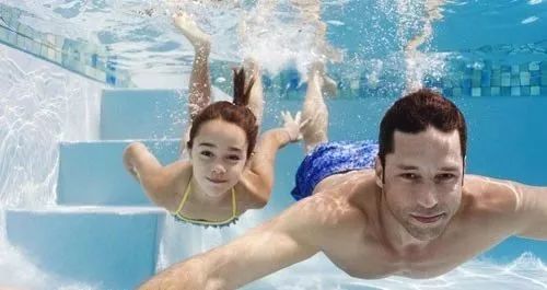 太猛了！杭州37岁孕妈火上抖音！举60斤杠铃，每天跑5公里，预产期当天还在健身房……