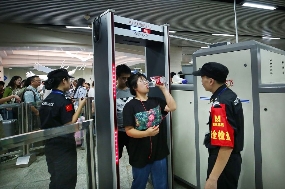 安检员怎么过安检,快速安检的正确方法