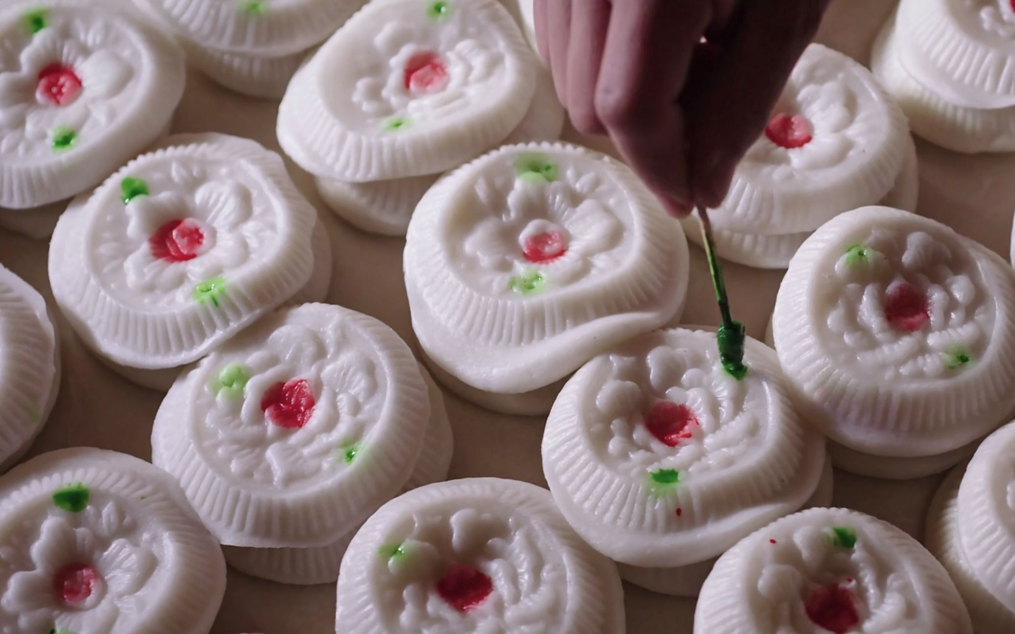 什么牌子的鲜花饼好吃最正宗,正宗鲜花饼的产地